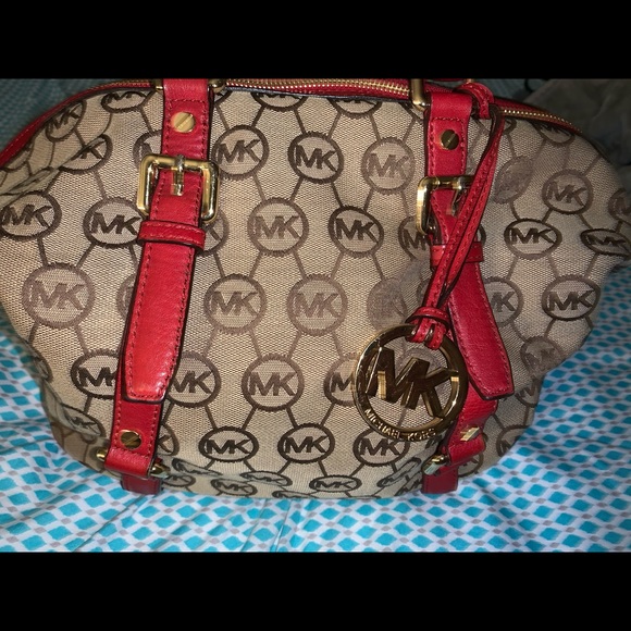 Michael Kors barely used pocketbook - Picture 5 of 8